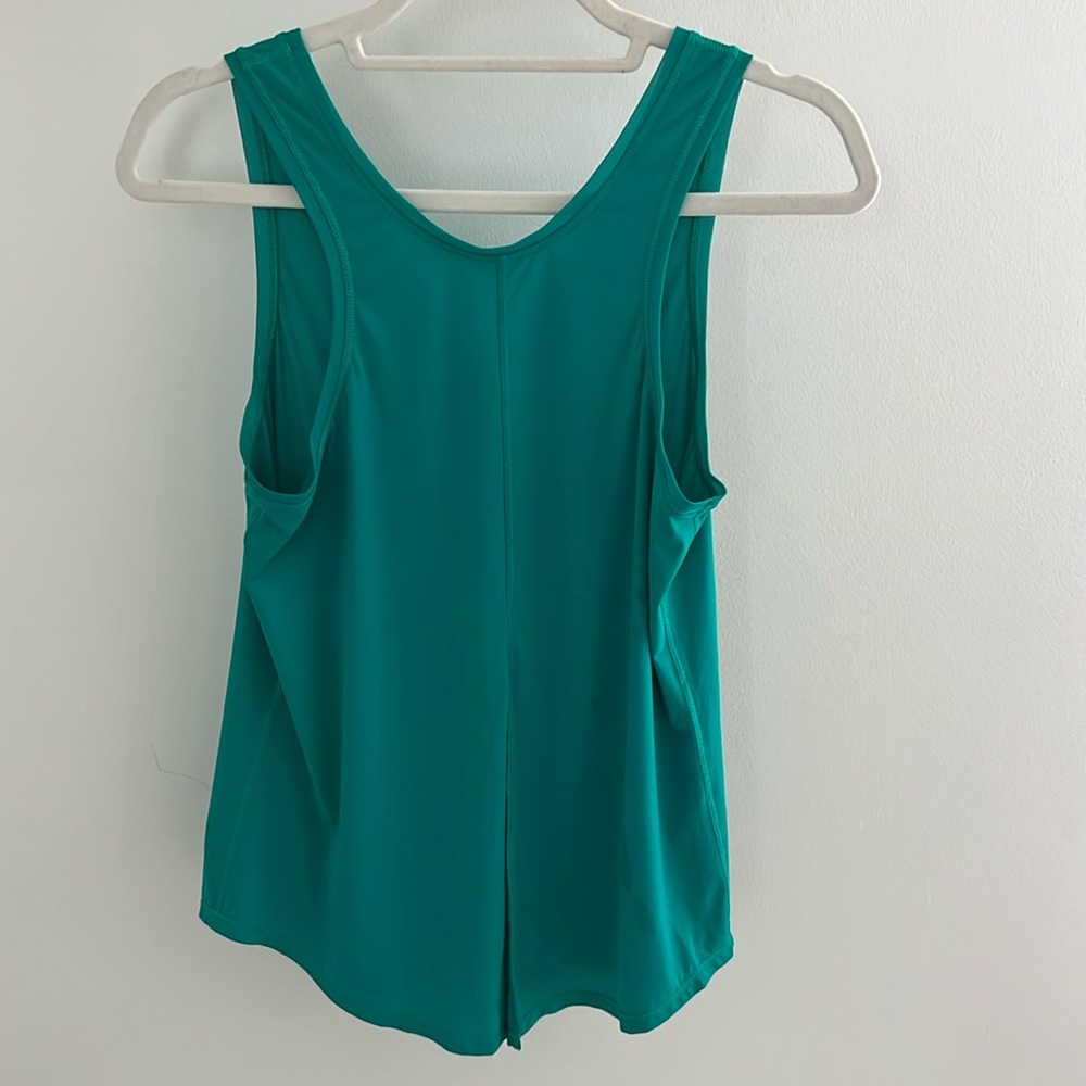 Green lululemon tank top reversible style (4 or 6)
